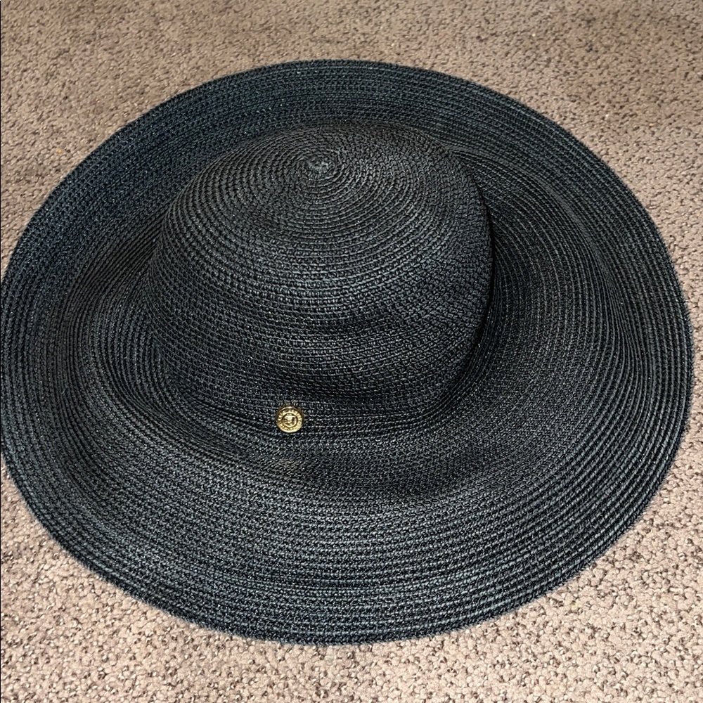 Eric Javits hat black floppy Squishee for travel New York